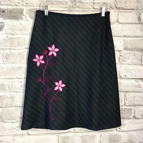 Vintage 90s Black Pinstripe Embroidered Flowers Knee Length A-Line Skirt - Picture 1 of 12